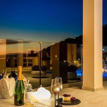 Βίλα Casa Laura - Sky Lounge Σβορωνάτα